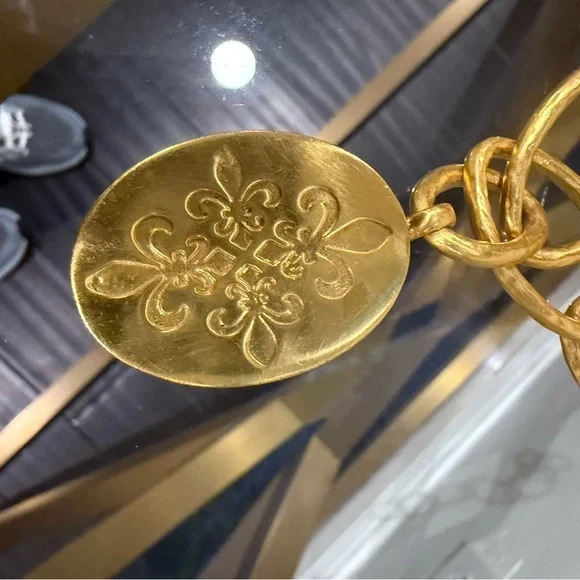 Julie Vos Fleur De Lis Iridescent Charcoal Blue Statement Necklace - Picture 4 of 7